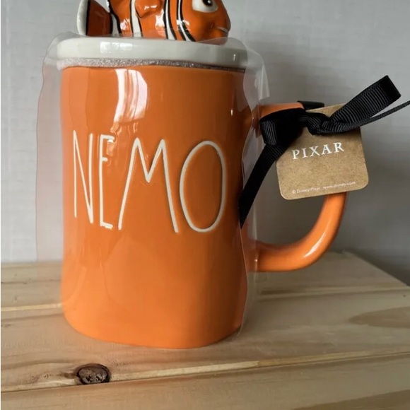 Rae Dunn Pixar Disney Finding Nemo "NEMO" Coffee Mug With Nemo On Lid New - Picture 3 of 8